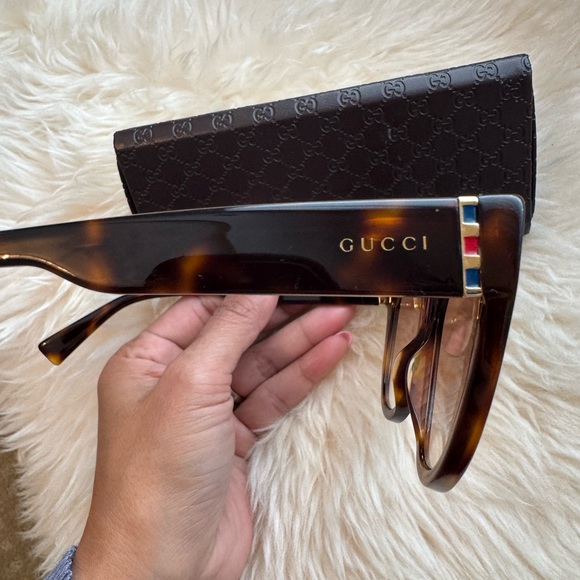 Gucci Tortoiseshell CatEye Sunglasses - Picture 4 of 6
